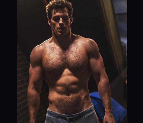 henry cavill taille et poids